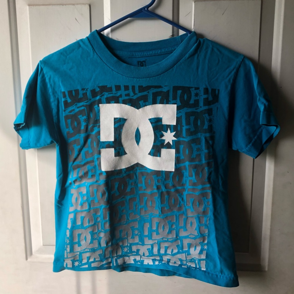 DC shirt size small